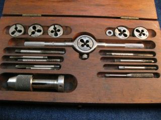 Vtg Gtd Greenfield Button Tap & Die Set Machinist Screw Plate Tool W/ Wooden Box
