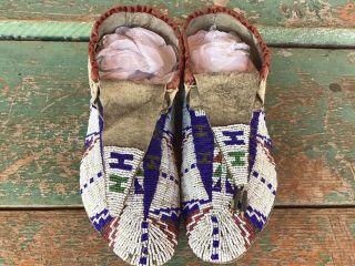 19th Century Antique Fully Beaded Sinew Sewn Sioux Moccasins N R.