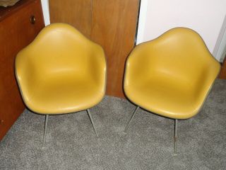 Set Of 2 Modern Eames For Herman Miller Dax Shell Arm Chairs