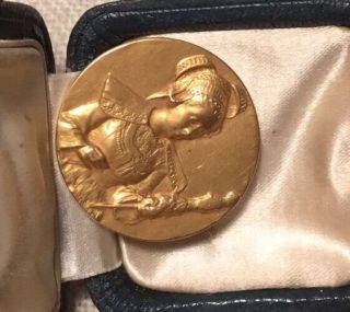 Antique French Victorian 18k Yellow Gold Lady Round Pin & Box 2