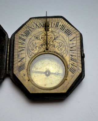 Good 18th Century French Pocket Sundial In Case 2