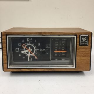 General Electric Model 7 - 4553c Am Fm Alarm Clock Radio Vintage Wood Grain