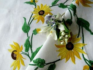 VINTAGE HAND EMBROIDERED LINEN TABLECLOTH=BEAUTIFUL SUNFLOWER CIRCLE 2