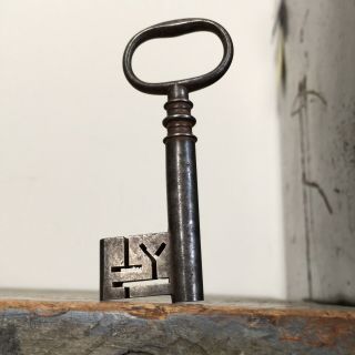 Rare Old Antique Large Safe Key Strongbox Wire Bow Safe Vault Skeleton Estate