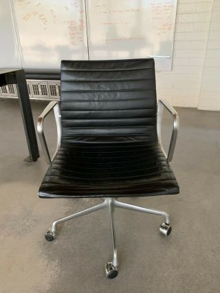 Vintage Authentic Herman Miller Eames Aluminum Group Management Chair - Black