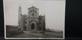 MALTA GOZO - VINTAGE - PHOTO POSTCARD - SCENE OF TA ' PINU CHURCH UNDER CONSTRUCTION 3