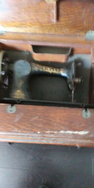Antique 1910 Singer Red Eye Sewing Machine Treadle Base In Oak Cabinet