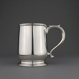 Georgian Style Solid Sterling Silver Pint Tankard / Mug.  Mappin & Webb.  325g.  3