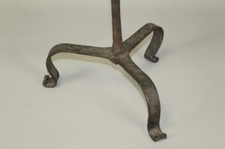 A VERY RARE EARLY 18TH C AMERICAN WROUGHT IRON SPLINT RUSHLIGHT & CANDLE HOLDER 2