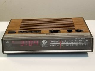 Vintage Ge General Electric 7 - 4624b Fm/am Alarm Clock Radio.  Wood Grain.