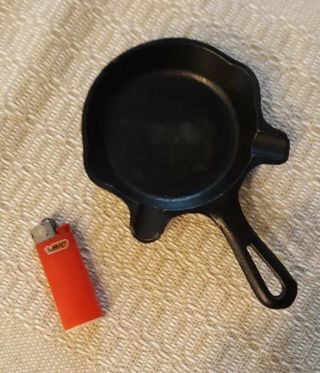 Vintage Griswold Quality Ware Mini Cast Iron Frying Pan Ashtray Circa 1920 - 1940
