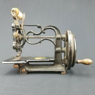 1860s England Raymond Type Hand Crank Chain Stitch Early Sewing Machine 3