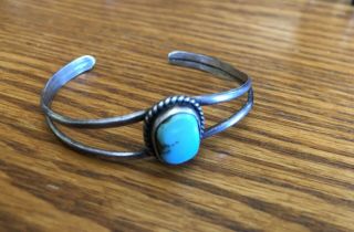 Vintage Navajo Indian Sterling Silver & Oval Turquoise Stone Bracelet Cuff