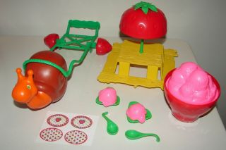 Vintage Strawberry Shortcake Play Set Snail Cart Complete