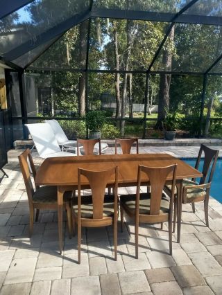 Broyhill Brasilia Dinning Table And Chairs