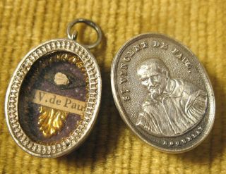 Antique Miniature Silver Case With A Relic Of St.  Vincent De Paul