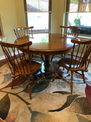 Ethan Allen Heirloom Nutmeg Maple Double Pedestal Dining Table With 4 Chairs