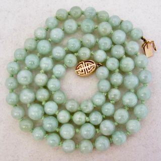 Vintage? 26 " Chinese Green Jadeite Jade 8.  7mm Bead Necklace With 14k Gold Clasp