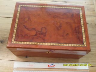Burl Wood Top With Inlaid Pattern Humidor