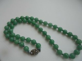 GOOD QUALITY VINTAGE/ANTIQUE CHINESE JADE BEAD NECKLACE 19 INCHES LONG 8mm 3