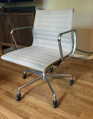 Herman Miller Eames Aluminum Group Management Chair Ea335 Beige (9 Avail)
