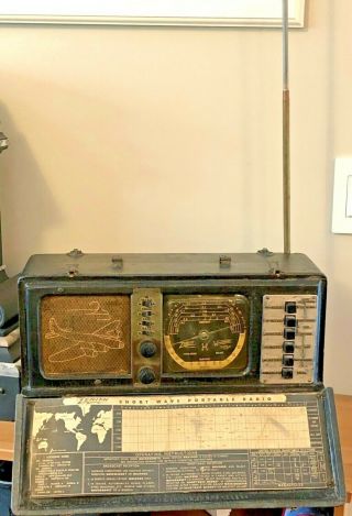 Antique Zenith 7G605 Bomber portable tube radio 2