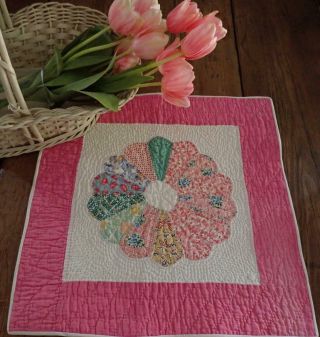 Sweet Cottage Home Vintage Pink Dresden Plate Applique Table Doll Quilt 17x17