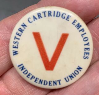 Vintage V For Victory Ww2 Pinback Pin - Western Cartridge Employees Indepen Union