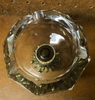 VINTAGE BRILLIANT CRYSTAL ASHTRAY WITH METAL FOOTED BASE 2