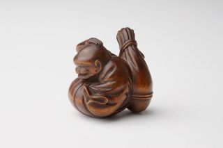 Very Fine Small Antique Japanese Wood Netsuke Of Daruma With A Knotted Sack