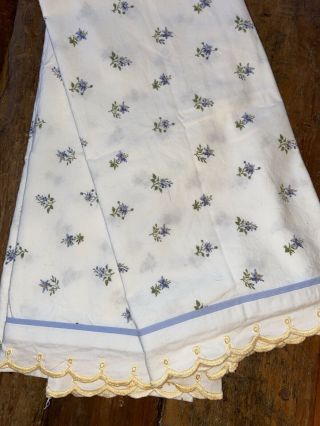Vintage Laura Ashley Set Of 2 Pillowcases Standard Yellow Blue Scalloped Edge