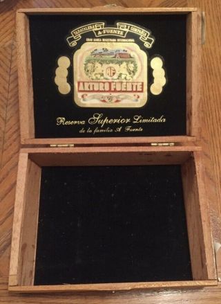 Arturo Fuente Don Carlos Robusto 1984 Handmade Cedar Cigar Box Velvet Lined Domi