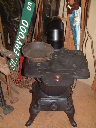 Wood/electric Stove 250 Watt,  Vintage Pot Belly Rex 84 - 8 Cook Top 26 H X 22 X 20