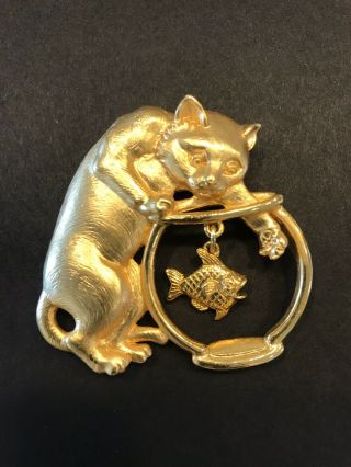 Vintage Jj Cat W/a Fish Bowl Pin Signed Gold Tone Articulated Dangling Fish