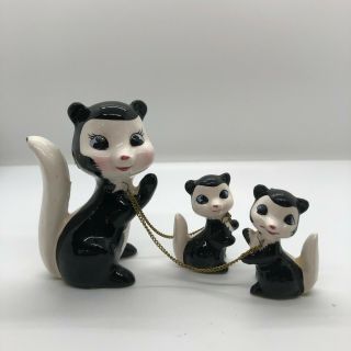 Vintage 1950s Porcelain Skunk Family,  Mama And 2 Babies Connected With A Chain