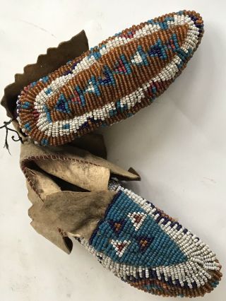 Antique Native American ENTIRELY FULLY Beads Moccasins Shoes Including the Soles 2