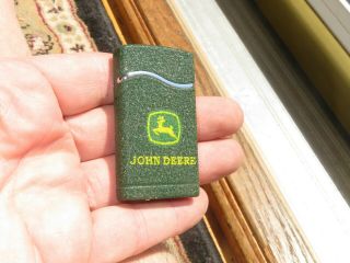 Green John Deere Lighter Vintage (y884)