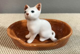 Vintage Porcelain White Cat In A Basket Figurine