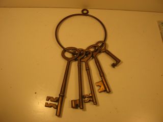 Set Of 5 Jailers Keys On Ring - Vintage Look