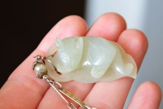 CHINESE ANTIQUE JADE CARVED CAT PENDANT AND SILVER CHAIN - 19TH C. 2