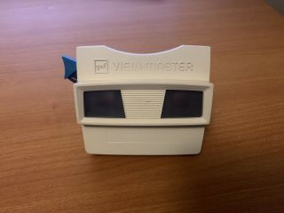 Vintage Gaf Viewmaster,  Red And White With Blue Lever,  With Nine Discs