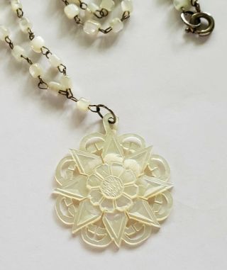 Vtg Hand Carved Mother Of Pearl Mop Star Of Bethlehem Pendant Necklace