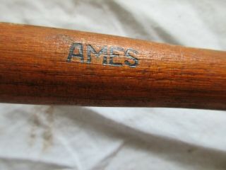 Vintage " Ames " Wood Hand Tool Small Hoe Digger (hand Held)