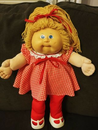 Vintage 1985 Cabbage Patch Kid with adoption papers. 3