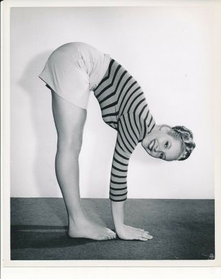 Penny Edwards Leggy Workout Vintage 1940s Warner Bros Cheesecake Photo