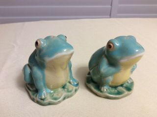 Vintage Ceramic Pottery Frog On Lily Pad Salt & Pepper Shakers