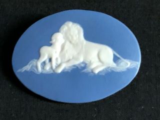 Vintage Jasperware Button - - - Lion & Lamb - - Stella Rzanski - X - Large 2 " - Oval