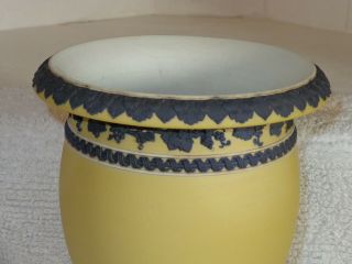 Antique Wedgwood Yellow Buff Dip Black Bolted Urn Vase 3