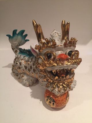 Vintage Chinese Porcelain Ceramic Pottery Foo Dog Lion Gold Foil / Paint