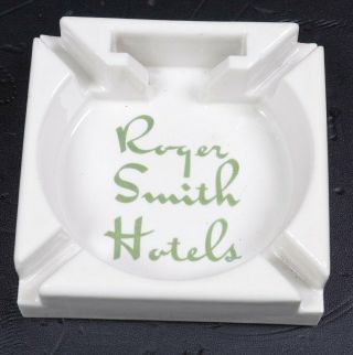 Vintage M.  B.  Co.  Roger Smith Hotels Ashtray With Match Holder 3.  75 " Sq X 1.  25 " H